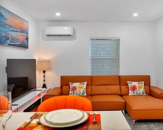 Enjoy a stylish experience at this centrally-located place. - Fort Lauderdale - Sala de estar