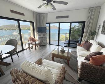 Villa East - Panoramic waterfront view - Best location - Saint Thomas Island - Living room