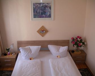 Hotel Garni Djaran - Offenbach am Main - Chambre