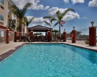 Candlewood Suites New Iberia By IHG - New Iberia - Piscina