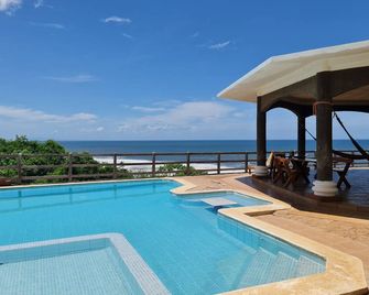 Hotel Miraflores - El Cuco - Zwembad