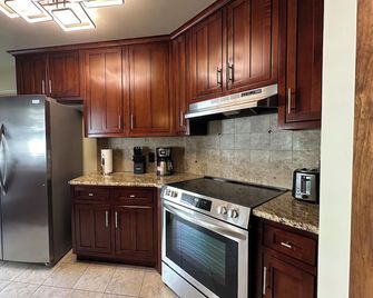A&C Windward Cottage # 2 - Victoria - Kitchen
