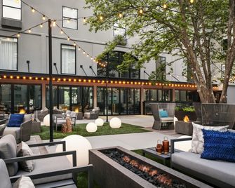 فوكو ذا داروين أتلانتا ميدتاونا باي آيتش جي - أطلنطا (جورجيا) - شرفة مرصوفة