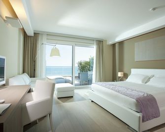 هوتل أورورا - جيسولو - غرفة نوم