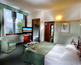 فندق روسو بالاس - البندقية - غرفة نوم