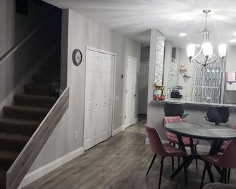 Cozy 2-bedroom townhome in gated community - Tampa