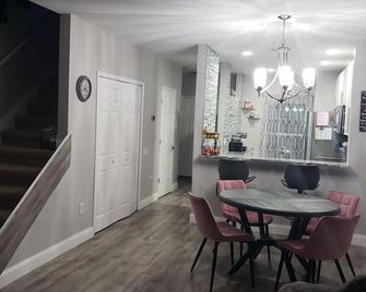 Cozy 2-bedroom townhome in gated community - Tampa