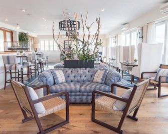 ذا وينيتو أوشنسايد ريزورت - ادغارتاون - غرفة معيشة
