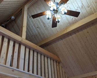 'White Mountains' cabin at Keyser Pond Campground - Henniker - Stairs