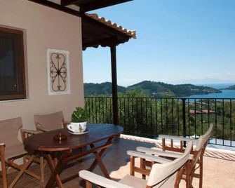 Apartments Villa L&M Skiathos - Skiáthos - Parveke