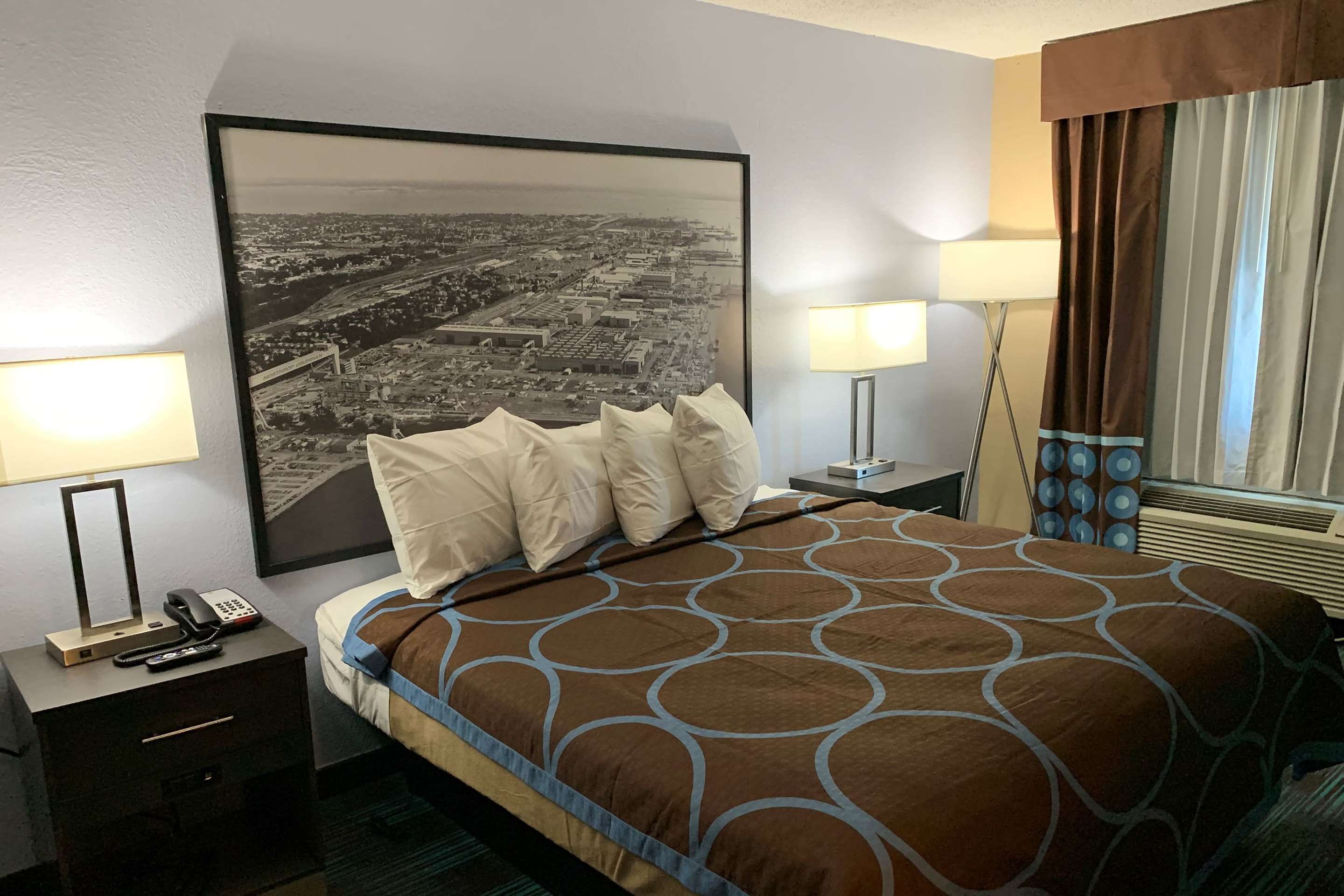 Bedroom view of Super 8 by Wyndham Newport News