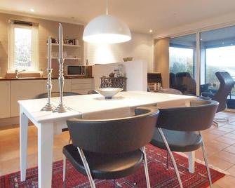 Holiday Home Laila - 5m from the sea in Funen by Interhome - Middelfart - Dining room