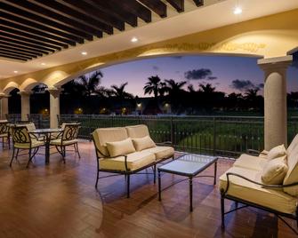 Grand Residences Riviera Cancun, a Registry Collection Hotel - Puerto Morelos - Patio