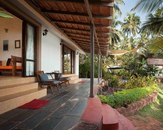 Riverside Paradise Boutique Villa | On the River & by the Beach | Stunning Views - 卡納科納 - 天井