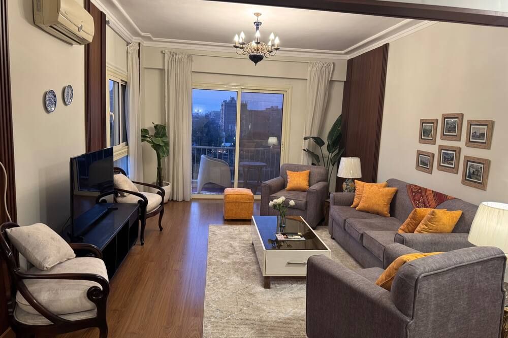 Nile View Apartment - Sleeps 4 & Balcony - القاهرة - غرفة معيشة