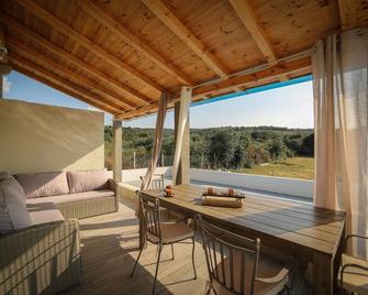 Villa Baras garden - house with pool - Supetar - Patio