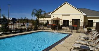 Homewood Suites by Hilton Beaumont, TX - בומונט - בריכה