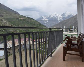 Lha Pomo Homestay - Keylong - Balcony