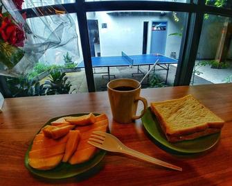 Livinn Hostels Gubeng Station Surabaya - Surabaya