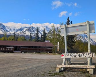 Cozy Corner Motel & Restaurant - Haines Junction - Balkon