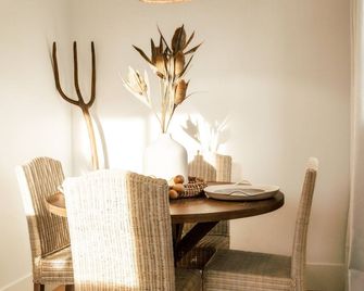 The Silo Inn near Zion, Snow Canyon and Bryce Canyon! honeymoon getaway. 2023 - Washington - Dining room