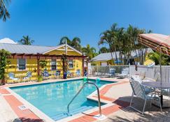 Anna Maria Beach Cottage 109G | Old-Florida beach cottage,moments from the sand! - Anna Maria - Pool