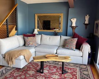 Beautiful Waterfront Townhome In Historic Annapolis - Annapolis - Sala de estar