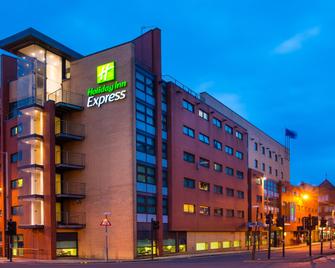 Holiday Inn Express Glasgow - City Ctr Riverside By IHG - Glasgow - Edificio