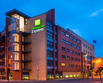 Holiday Inn Express Glasgow City Riverside by IHG - Glasgow - Receção