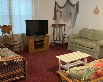 Fishing/ Beach Getaway - Supply - Living room