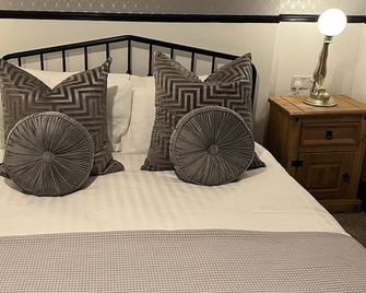 Tontine Hotel & Bar - Telford - Bedroom