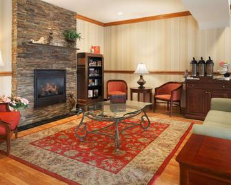 Country Inn & Suites by Radisson, Macedonia, OH - Macedonia - Living room