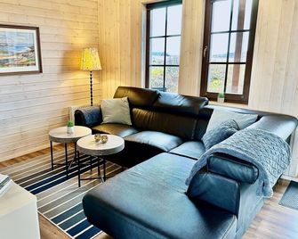 Klettur Mountain View Cottage with Private Hot Tub in Peaceful West Iceland - Borgarnes - Living room
