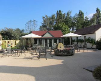 Three Choirs Vineyards - Newent - Innenhof