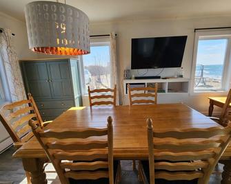 Hôtel à la maison - La Capricieuse, face à la mer - Saint-Flavie - Salle à manger