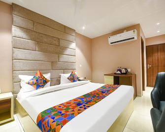 Fabhotel Supreme Suites - Ludhiana - Slaapkamer
