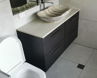 Shared house with other guests near shopping center and theme parks - Upper Coomera