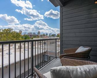 Designer 1BR with Pool and Htub - Salt Lake City - Balcón