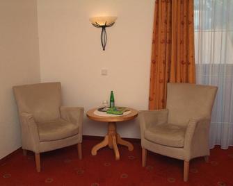 Hotel-Garni Weidacherhof - Leutasch - Living room