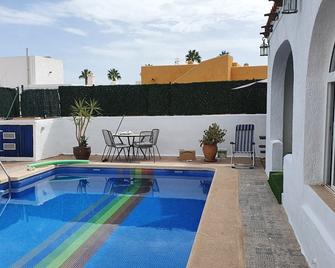 Casa Rainbow - Boutique Bed & Breakfast - Mojácar - Piscina
