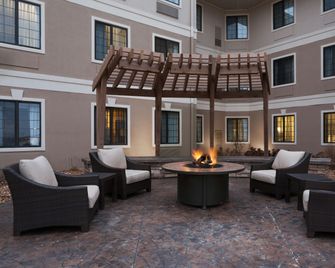 Staybridge Suites Springfield-South By IHG - Springfield - Hàng hiên