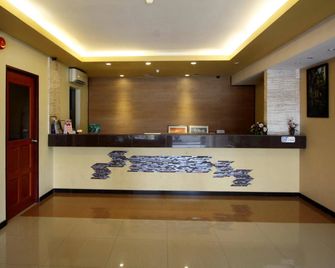 Fata Garden Hotel by Place2Stay - Kuching - Front desk