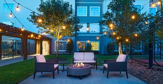 Residence Inn by Marriott Beaumont - Beaumont - Patio
