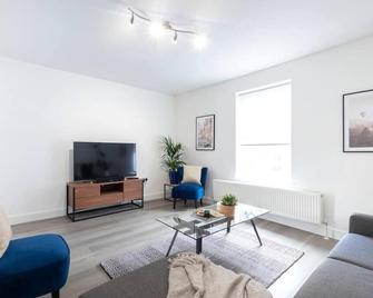 The White House By Select Sa - Reading - Living room