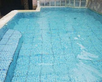 Cabinas Madeleine - Puntarenas - Pool