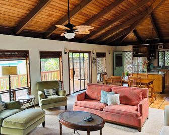 Spacious 3br/1ba home, A/C & WiFi - 哈庫—包威拉 - 客廳