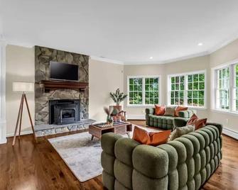 5 Bdrm luxury near west point with gym, game room and more - Stony Point - Sala de estar