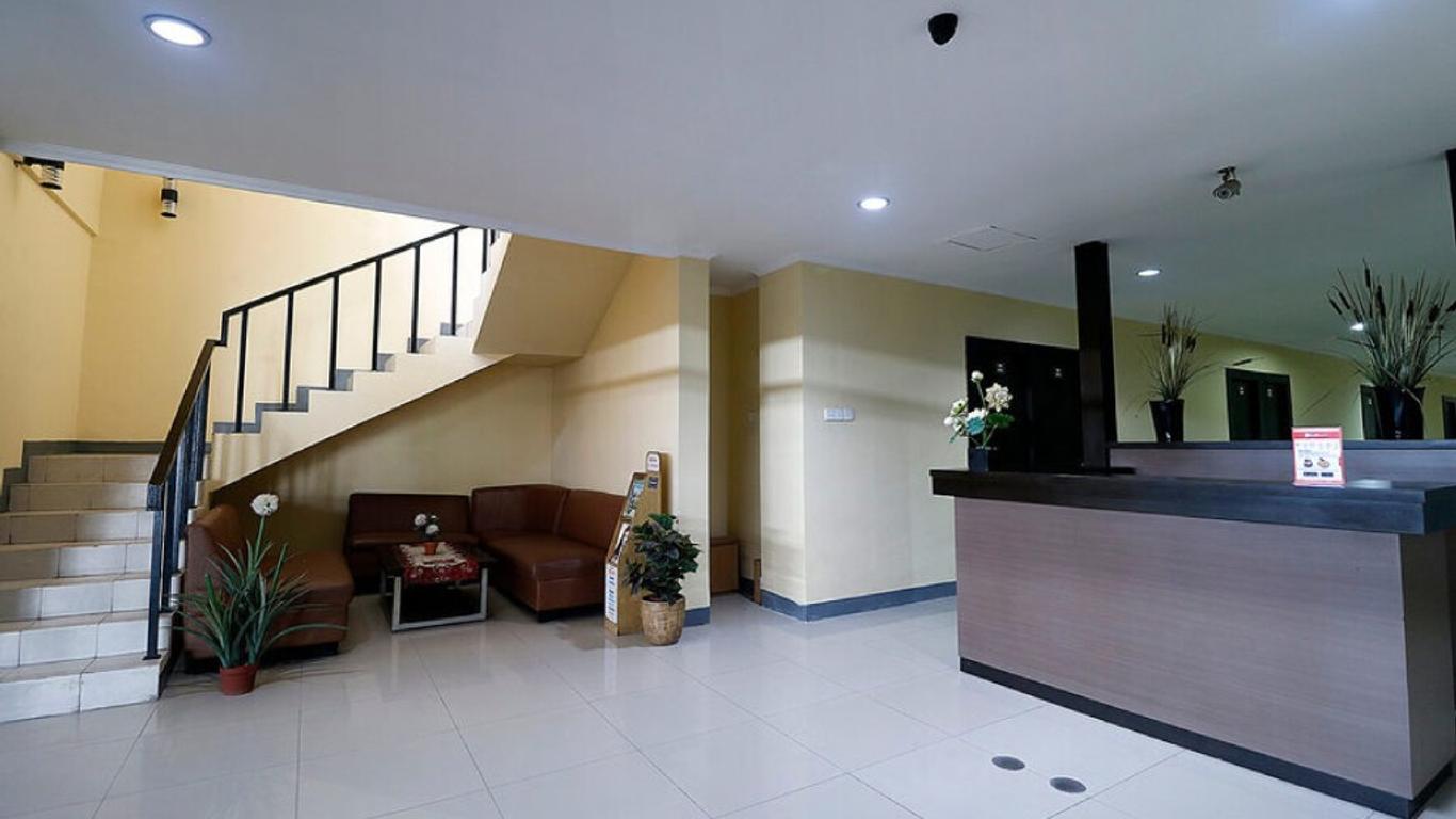 RedDoorz Near Itc Cempaka Mas