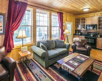 Cabin minutes from Yosemite - Fish Camp - Wohnzimmer
