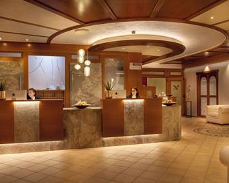 ADLER MERYEM wellness hotel - Andalo - Andalo - Vastaanotto